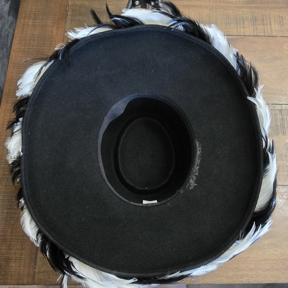 Donna Vinci back and white feather hat. One Size. - Picture 4 of 4